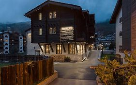 Schloss Zermatt - Cbd & Adaptogenic Spa And Sport Hotel